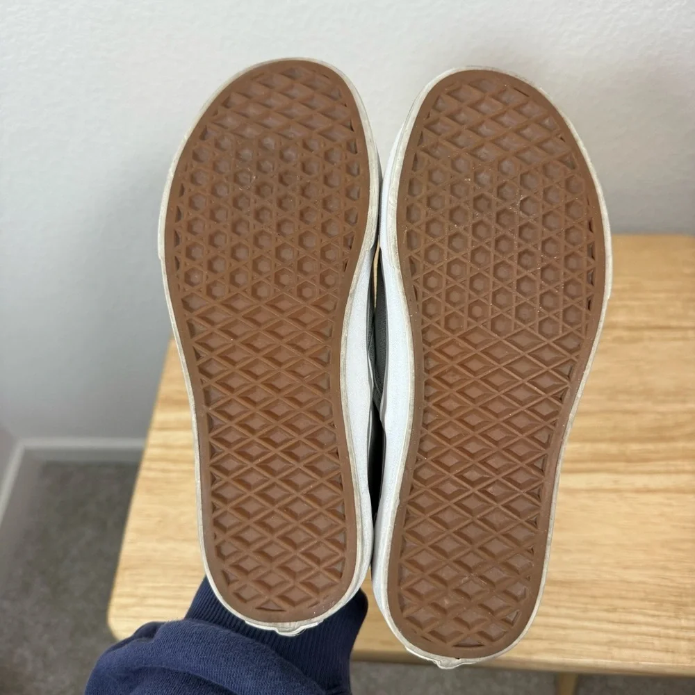 Vans Women’s Classic Slip-On Sneakers in Grey Size 6